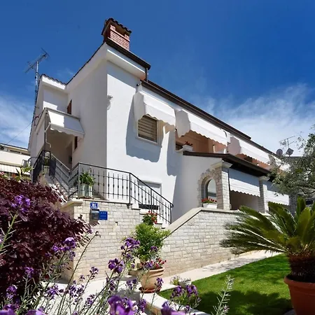 Guest house Sanja In One Of Favourite Part Of Area Porec
