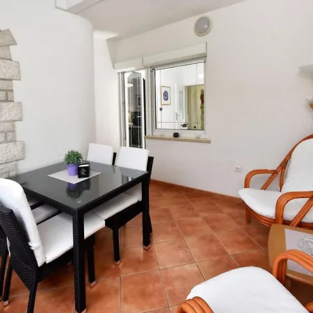 Guest house Sanja In One Of Favourite Part Of Area Porec