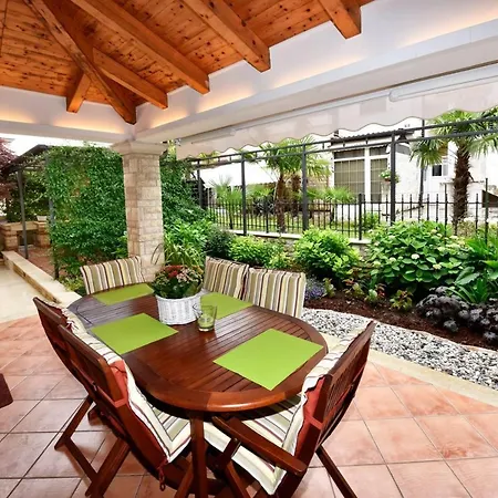 Guest house Sanja In One Of Favourite Part Of Area Porec